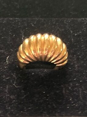 Francesca Visconti Gold Tone Shrimp Ring/Size 7/Very Good Pre-Owned Condition